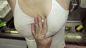 أنيك خادمتي للحصول على إكرامية إضافية!