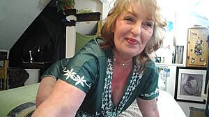 “看看这个超级性感的性高潮游戏时间与dawnskye1962！”