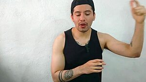 I convinced my married friend to suck my 20cm cock at work.