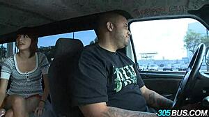 Putain, courte rousse jeune baisée dur dehors !