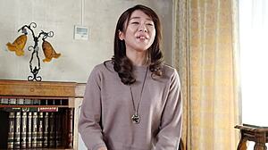 初体験妻ドキュメントでAyumi Hiroseの手コキテクが炸裂！