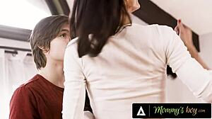 Stiefmutter Sofie Marie hart gebohrt, um ihm neues Auto zu besorgen