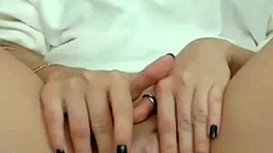 Morena Gostosa Exibindo A Buceta