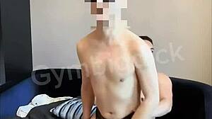 Yakışıklı Asyalı Gay Çift İç Çamaşırıyla Korunmasız Seks Yapıyor