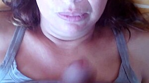 ух, мащехата получи огромни еякулации по лицето и устата!