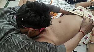 Indijski par v divji noči doggyja in deepthroata!