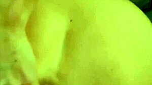 갈색 머리 스텝맘, 금지된 섹스로 열정적인 스텝슨과 즐긴다