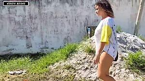 hey, saw a hot chick on the street, told her i’d feed her good!