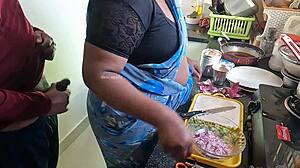 Тамильская горничная Kanika смотрит на демонстрацию члена и соло-мастурбацию