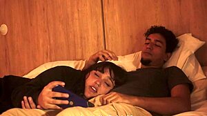 No puedo parar de tocarme, tuve que meterlo en la boca de mi hermanastra, casi nos pillan!