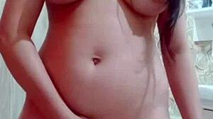 bathroom fun with a sexy pakistani aunty