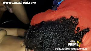 Gangbang com gata mística e promoter paty levada chupa ela no meio dos tarados!