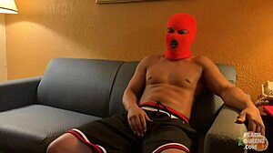 Peach Queenz Shines in Amateur Couch Casting with Wild Interracial Squirting