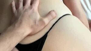 Hé, kifizettem ezt a kurva könyvtárost vad szopásért és cicizésért!