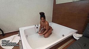 Complete in red or delicious making of Sophie Stephan for you