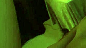 Vau, poglej, kako Aikin skrivni gal ženin posel postane divje ježanje!