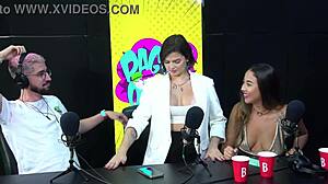 ela voltou novinha com peito gostoso bem safada