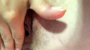 Yatak Odası Sahnesinde Süt Akışı ve Solo Oyun