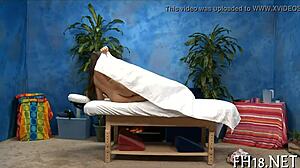 Hot 18-year-old cutie, so fresh! 😘