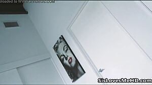 Liten blond tjej 18+ ger kuklukt och knullar sin kåte styvbror