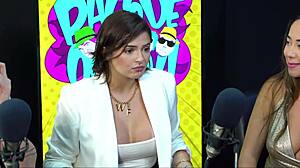 ela voltou novinha com peito gostoso bem safada