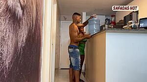 a gostosa mamou o entregador de água