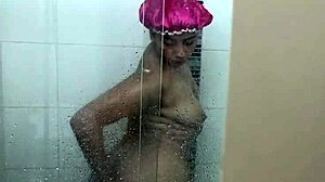 Espiando A Mi Ti4 Mientras Se Ba�a - Porno En Espa�ol