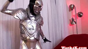 Superhrdinská cosplay baba dostáva facial v divokom štvorčlennom sexe! 💦