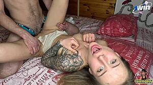 Styvsonen smet in i sin unga 18+ styvmamma under en massage. Hon kunde inte motstå spänningen.