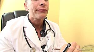 Άτακτος Γιατρός Παραλείπει το Vicodin για να Γαμήσει Καταθλιπτική Λατίνα Ασθενή στο Νοσοκομείο