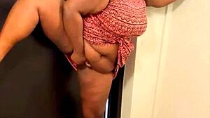 i squirt and masturbate to orgasm outdoors in public