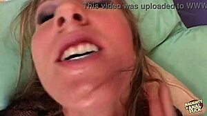 Blonde Kinky Nikmati Anal Dengan Dua Pancutan Sambil Hisap Tumit Tinggi