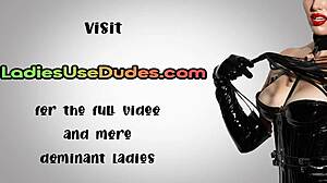 Bondage Sissy παίρνει strapon από Femdom Babes σε 3Way