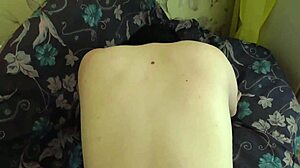 Annas dáva horúcu fajku a tvrdý sex v detailnom POV zábere