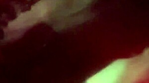 לזיקטדול שואלת אם האורח מרוצה מהשירות שלה בלטקס וג'ינס