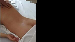 Massage cho vo. She relaxes fully during the session.