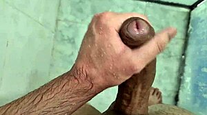 Brazilski tvink solo fetiš sa egzotičnom komšinicom