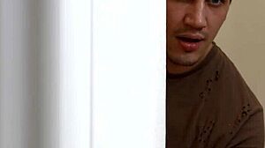 Una Fairy uhvaćena kako masturbira, dečko joj creama unutra u tijesnu rupu