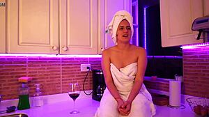 Hot babe have an interview and gets horny