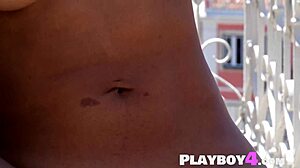 Ik ben gefascineerd door sexy milf Angel Constance die naakt poseert buiten