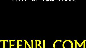 Tonåring längtar efter hardcore-action med perfekt kropp i grupp