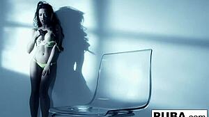 Capri Cavanni flaunts athletic curves in steamy solo show