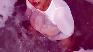 chica cachonda termina muy mojada despues de la paja?