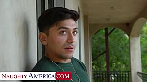 Reagan Foxx, 낯선 남자의 자지를 위해 밀프 보지 벌려