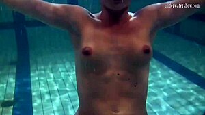 Fun Kolam Ivettas Bikin Aku Ketagihan, Mau Lihat Dia Cipratan!