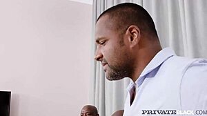 Crnac iz privatnog ugošćuje Eveline Dellai u divljoj orgiji sa tri ogromna kurca.