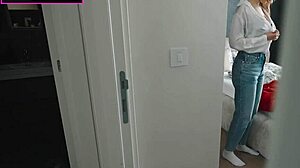 Anak Tiri Pulang ke Rumah Mama Tiri Baru. Berbagi Kasur Tengah Malam Jadi Panas!