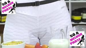 Kelly Key's big pussy camel toe splits leggings tight