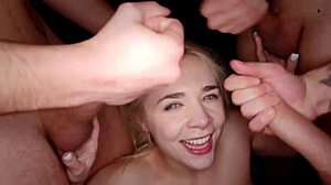 Willst du die zierliche 18+ Teen Ellie Shou in wilder Doppelpenetration sehen?