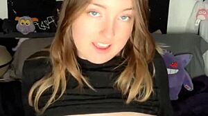 อยากเห็นการดูดดิลโด้และเล่นหีเปียกๆ ไหมล่ะ